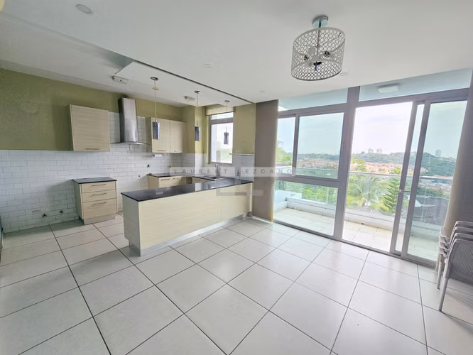 Venta de Apartamento en PH 4 Horizontes con Terraza privada. Haga su oferta