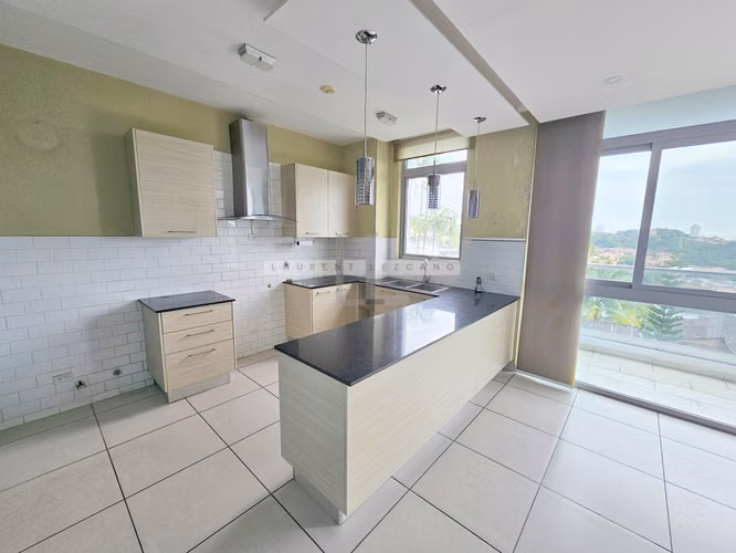 Venta de Apartamento en PH 4 Horizontes con Terraza privada. Haga su oferta