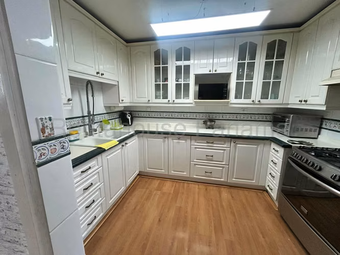 Apartamento en Venta en San Francisco. 27-1100.