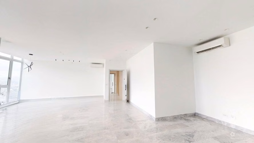 Exclusivo Apartamento de 253 m² con Línea Blanca Completa y Vista Panorámica al Campo de Golf - Imagen 5