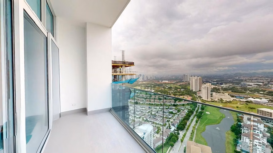 Exclusivo Apartamento de 253 m² con Línea Blanca Completa y Vista Panorámica al Campo de Golf - Imagen 4