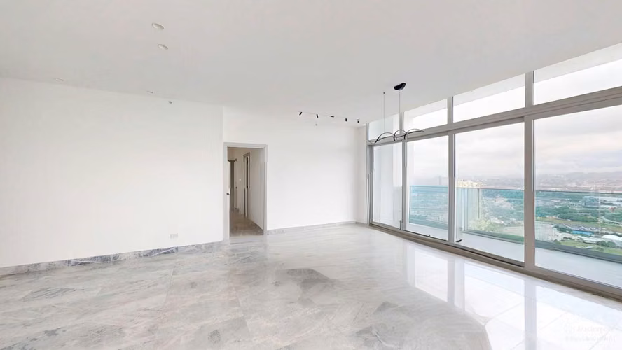 Exclusivo Apartamento de 253 m² con Línea Blanca Completa y Vista Panorámica al Campo de Golf - Imagen 3