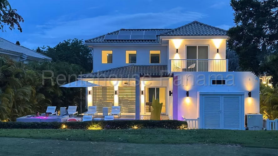Casa en Venta en Cocle. 27-1085.