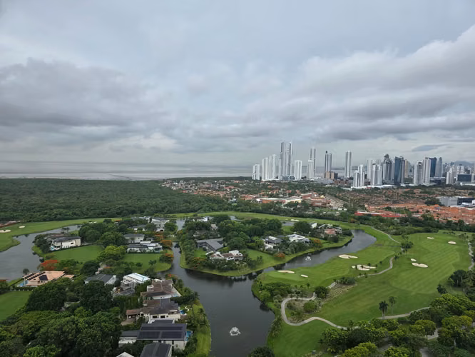 Viva en las Alturas: Penthouses con Vista Privilegiada en Santa María 251 mts2