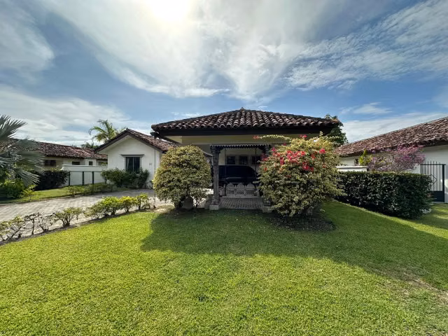 Vive el encanto de Buenaventura: elegancia frente al lago en una sola planta - Imagen 7