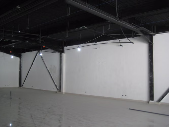 Premises for rent in Bellavista Plaza Cowes EC