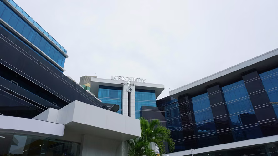 Alquiler de Oficina en Via Brasil Street Mall EC - Imagen 1