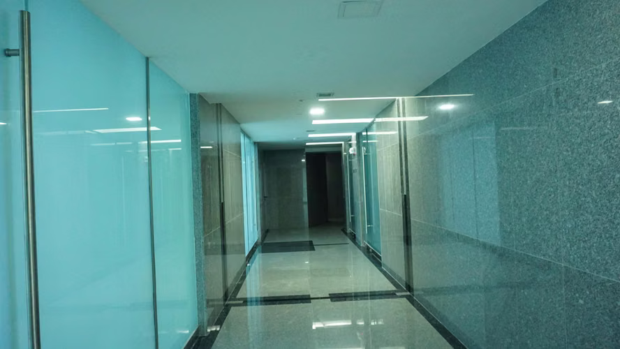 Alquiler de Oficina en Via Brasil Street Mall EC - Imagen 17