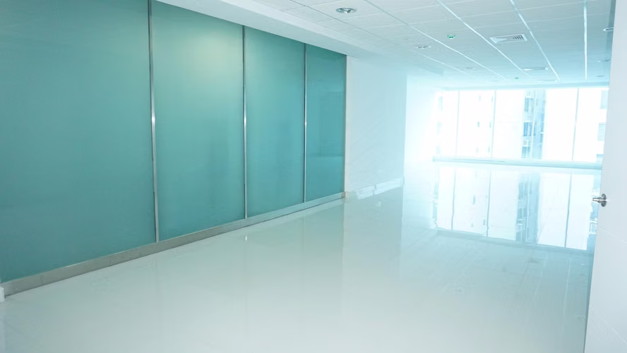 Alquiler de Oficina en Via Brasil Street Mall EC - Imagen 4