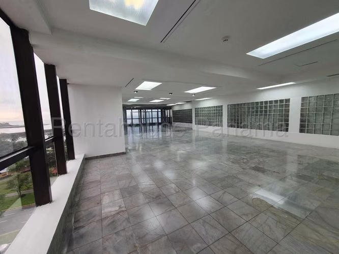 Alquiler de Oficina en Bellavista Torre BAC EC - Imagen 3