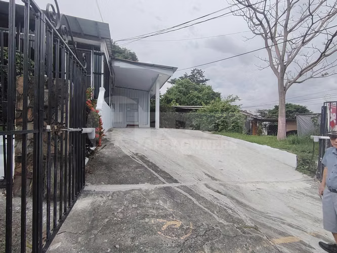 Venta de casa comercial en Altos de Betania. EAR - Imagen 2