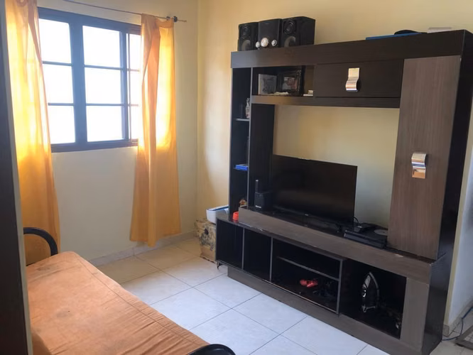 En Las Cumbres, se vende casa con piscina - Imagen 3