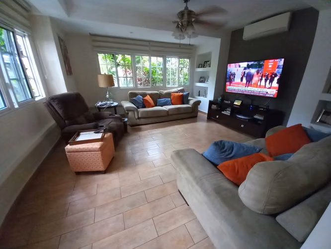 Las Cumbres. 504mts 3r 2.5b patio den $285,000.00neg - Imagen 17