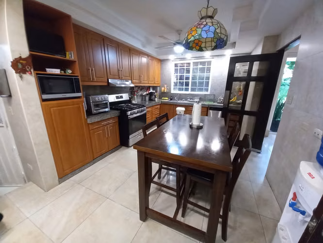Las Cumbres. 504mts 3r 2.5b patio den $285,000.00neg - Imagen 9