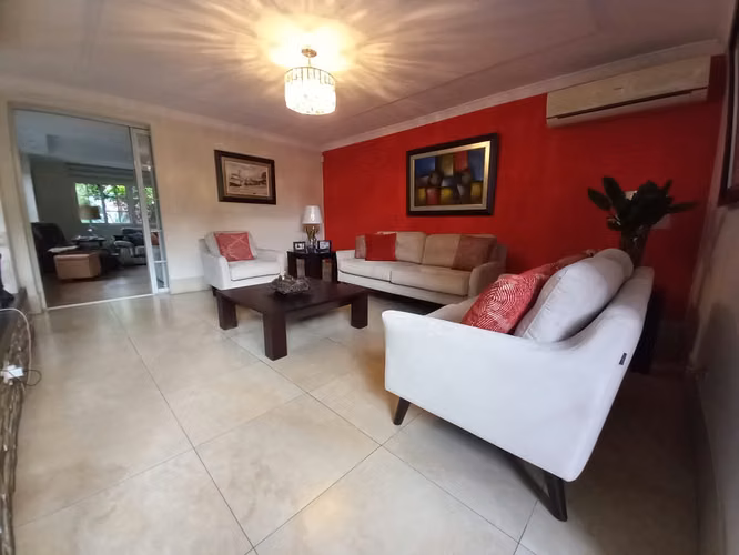 Las Cumbres. 504mts 3r 2.5b patio den $285,000.00neg - Imagen 11