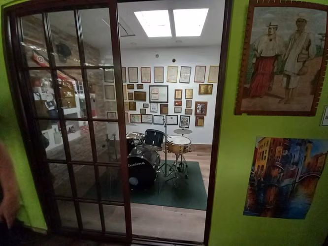 Las Cumbres. 504mts 3r 2.5b patio den $285,000.00neg - Imagen 2