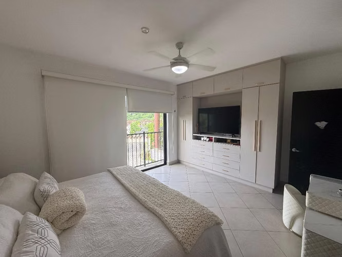 Embassy Club. 276mts 3r 3.5b den $677,000.00neg - Imagen 15