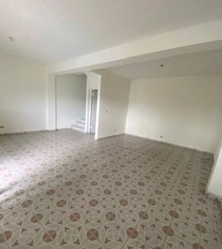 EN VENTA: Espectacular Casa de 4 Pisos en Urbanización Limajo - Imagen 2