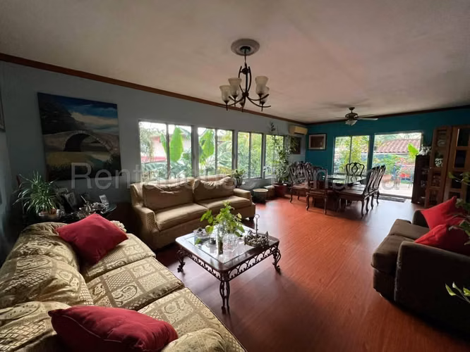 House for Sale in Balboa House in Ancón Only Direct Client MC