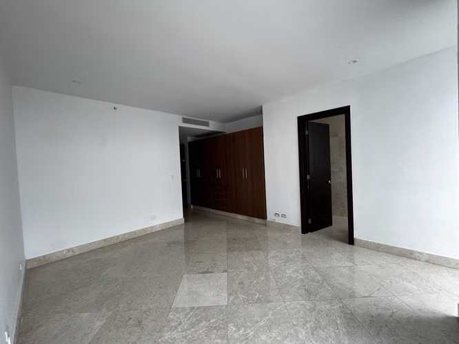 APARTAMENTO EN ALQUILER EN PH THE POINT PAITILLA CON LINEA BLANCA G.S - Imagen 7