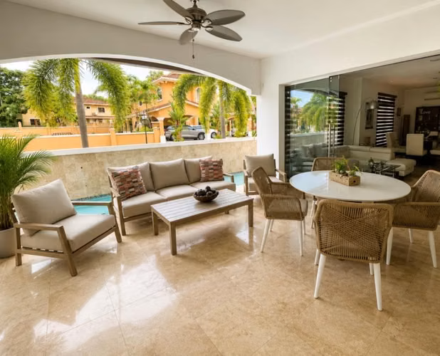 Alquilo casa en Clayton