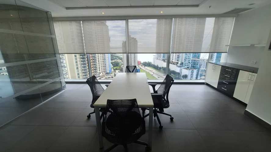 Se Vende Oficina Amueblada en Oceania Business Plaza – VEN AHORA