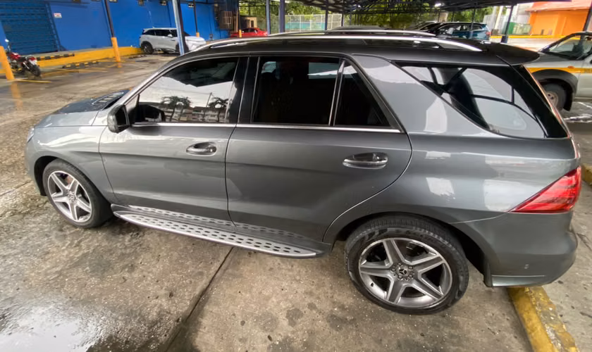 VENDO MERCEDES BENZ GLE400 BAJO KM DEL 2017 - Imagen 3