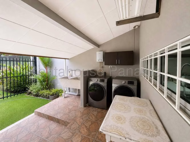 Vendo Casa de 229 m² en Albrook 26-8918GG - Imagen 19