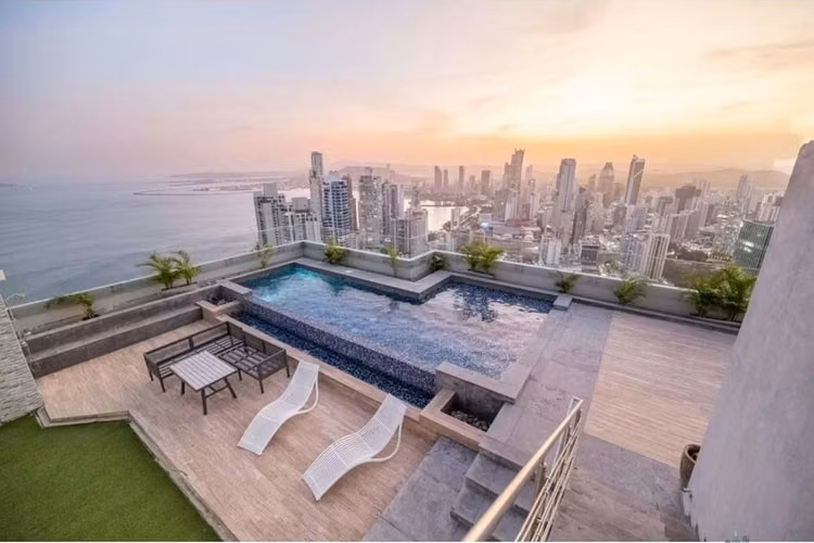 4 BEDROOM PENTHOUSE WITH PRIVATE POOL IN PUNTA PACIFICA
