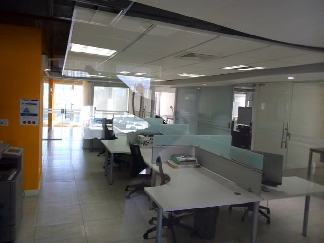 Alquilo| Piso completo | Diagonal al Metro de Panamá | Vía España - Imagen 3