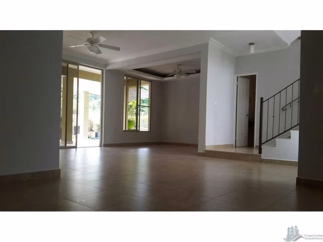 VENTA CASA EN EMBASSY GARDENS CON PISCINA EN CLAYTON 4 REC 550M2 - Imagen 17