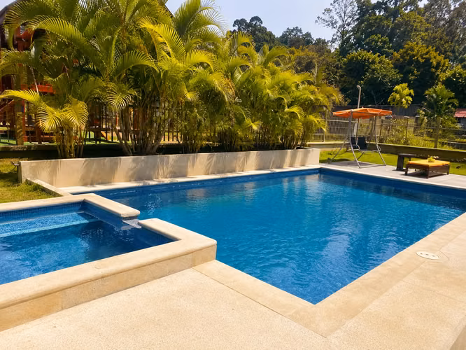 VENTA CASA EN EMBASSY GARDENS CON PISCINA EN CLAYTON 4 REC 550M2 - Imagen 2