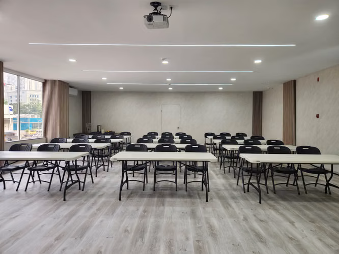 Oficinas Privadas desde $350 | Planta Baja junto al Metro Iglesia del Carmen – MetroHub Cowork