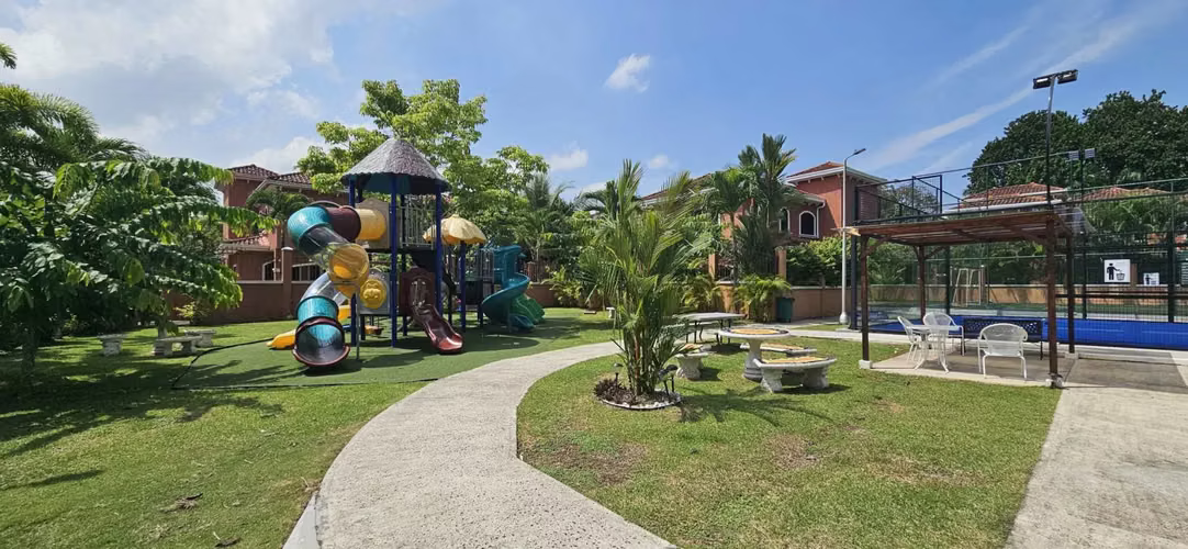 ALQUILER  EXCLUSIVA CASA EN ESQUINA EN CLAYTON VILLAGE CON JARDIN GRANDE - Imagen 20