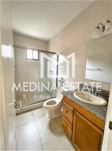 ALQUILER  EXCLUSIVA CASA EN ESQUINA EN CLAYTON VILLAGE CON JARDIN GRANDE - Imagen 11