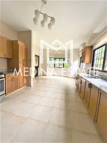 ALQUILER  EXCLUSIVA CASA EN ESQUINA EN CLAYTON VILLAGE CON JARDIN GRANDE - Imagen 8