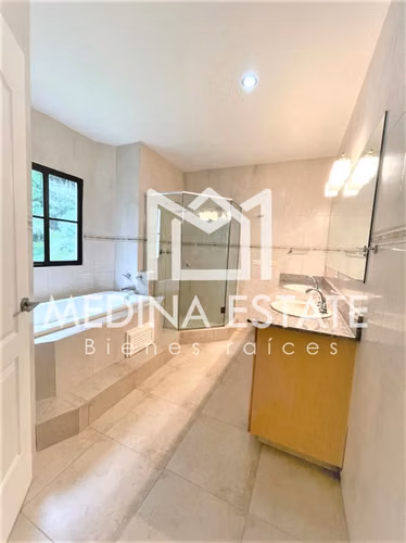ALQUILER  EXCLUSIVA CASA EN ESQUINA EN CLAYTON VILLAGE CON JARDIN GRANDE - Imagen 14