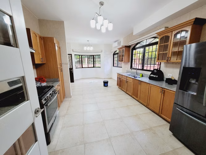 ALQUILER  EXCLUSIVA CASA EN ESQUINA EN CLAYTON VILLAGE CON JARDIN GRANDE - Imagen 5