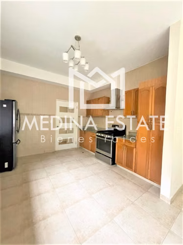 ALQUILER  EXCLUSIVA CASA EN ESQUINA EN CLAYTON VILLAGE CON JARDIN GRANDE - Imagen 7