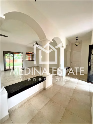 ALQUILER  EXCLUSIVA CASA EN ESQUINA EN CLAYTON VILLAGE CON JARDIN GRANDE - Imagen 4