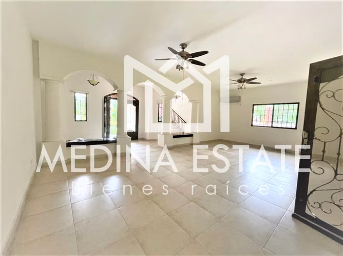 ALQUILER  EXCLUSIVA CASA EN ESQUINA EN CLAYTON VILLAGE CON JARDIN GRANDE - Imagen 3