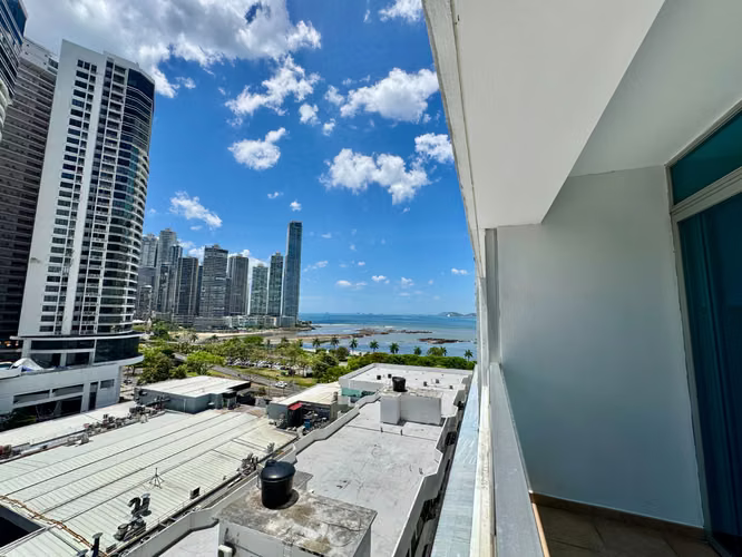 Alquilo| Oficinas Avenida Balboa | Frente al Mar - Imagen 2