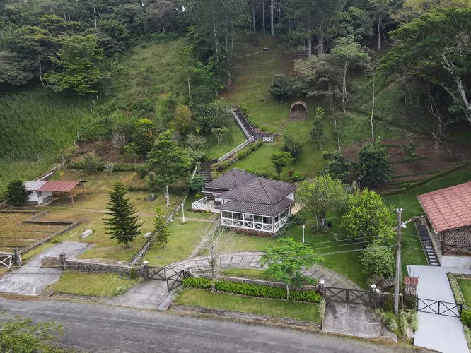 Encantadora Cabaña de Inversión en Altos del María - Imagen 20