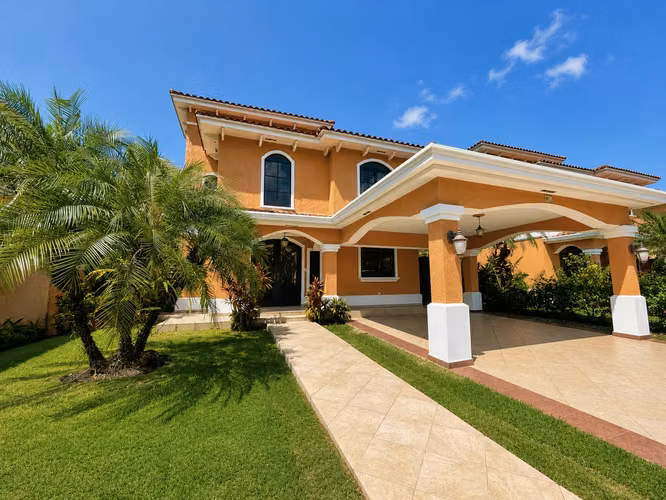 Casa en Clayton residencial privado I Con piscina privada y amplio patio - Imagen 13