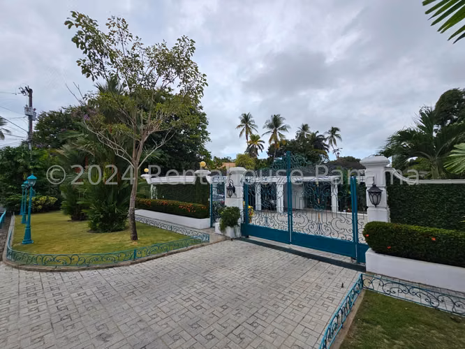 House for Sale in Altos del Golf MDV27-1235