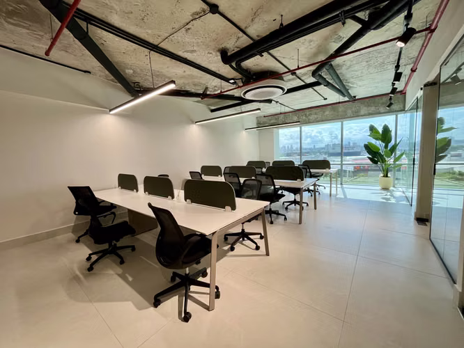 Furnished Commercial Office of 130 m² – Financial Park, Costa del Este