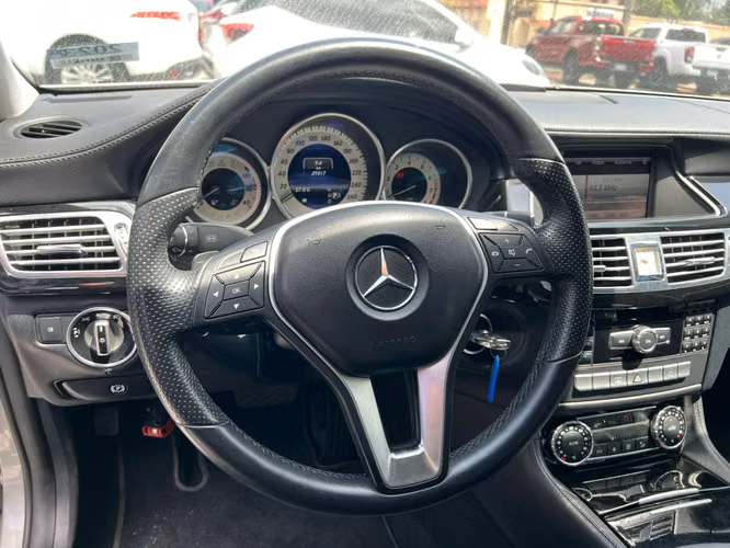 MERCEDES-BENZ CLS 350 SUPER AUTOS ACEPTAMOS TRADE IN