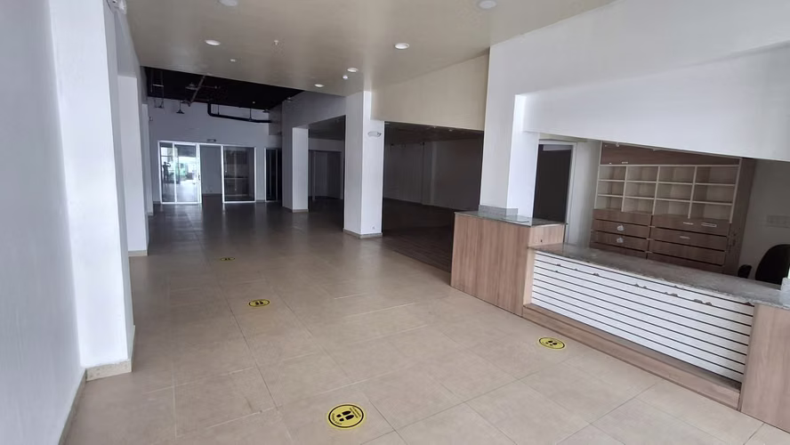 Plaza 507. Local 196mts $4800.00