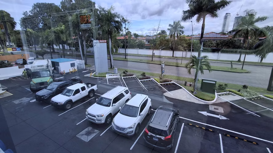 Plaza 507. Local 196mts $4800.00 - Imagen 6