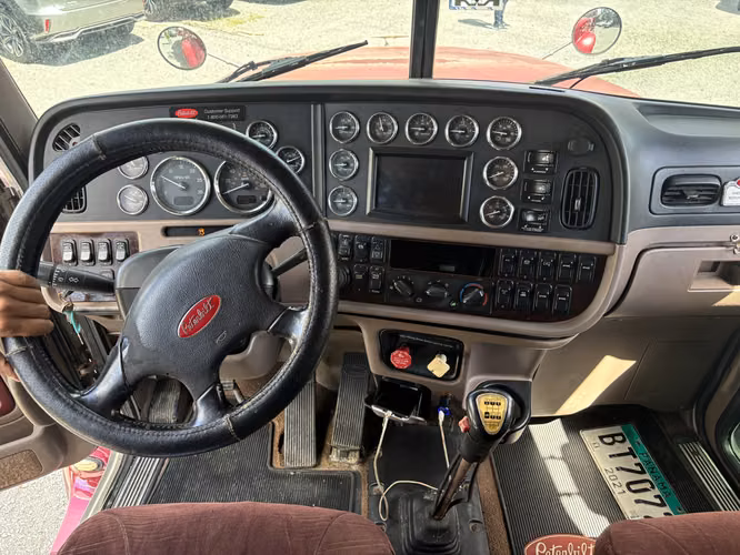 PETERBILT 386 SUPER AUTOS ACEPTAMOS TRADE IN - Imagen 13